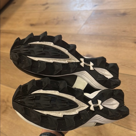 Under Armour Cleats size Youth 7 - Picture 8 of 8